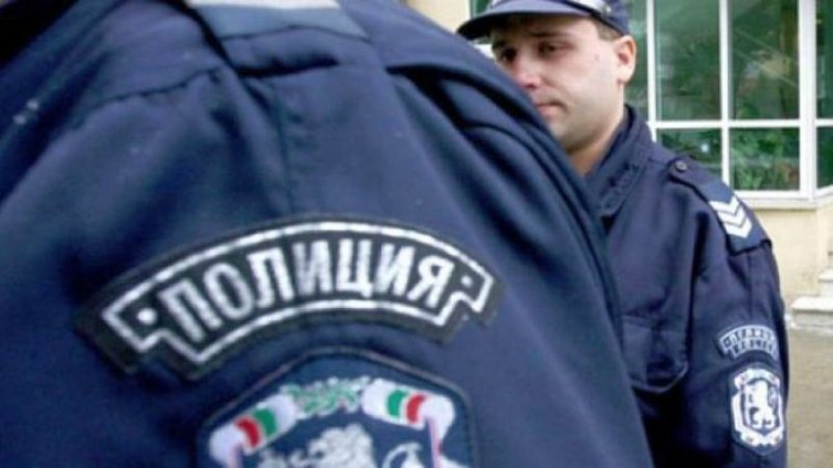МВР обяви обществена поръчка за 30 000 плетени шапки
