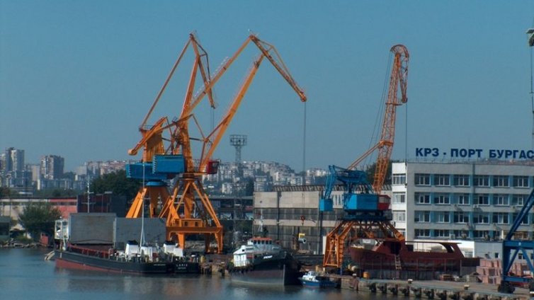 Заради смяна на директора напрежение на пристанище Бургас
