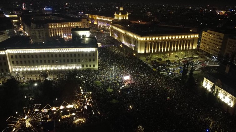 Младежи, участвали в антиправителствените протести, създадоха инициатива "СТОП"