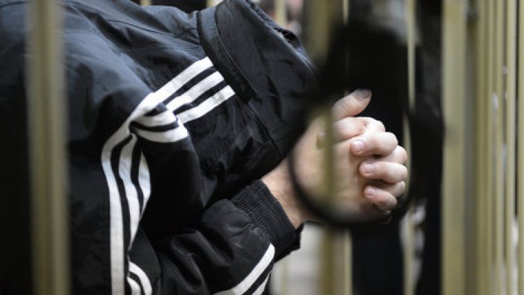 Дрогиран шофьор и дилър остава в ареста във Варна