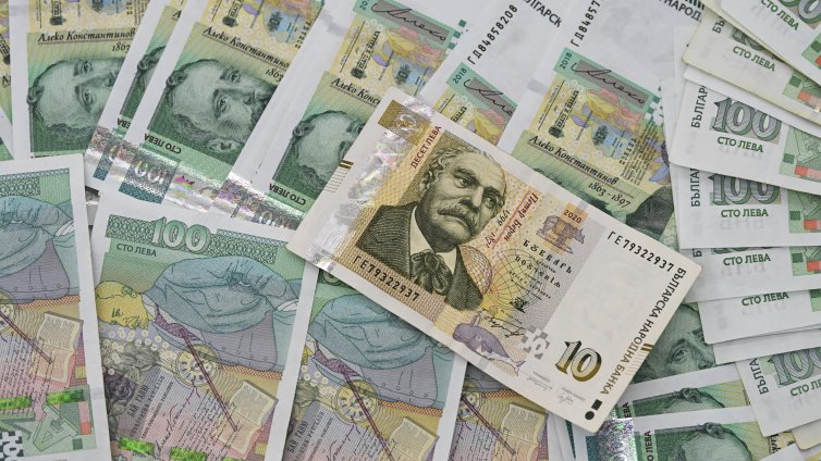 В последния ден с двойно обращение: 75% от левовете са прибрани в БНБ