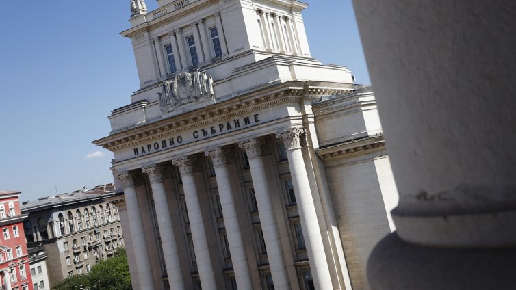 Парламентът криминализира нарушаването на санкциите на ЕС