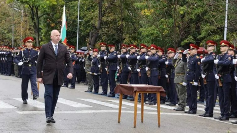  Желязков обеща още пари на военните