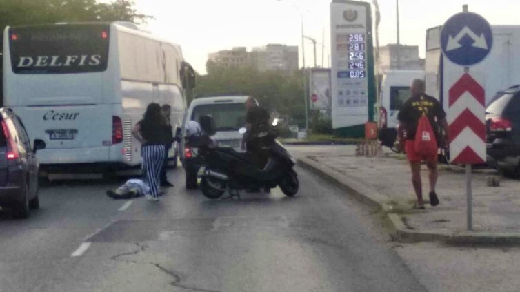 Шофьор излезе от колата си преди възлово кръстовище във Варна и почина