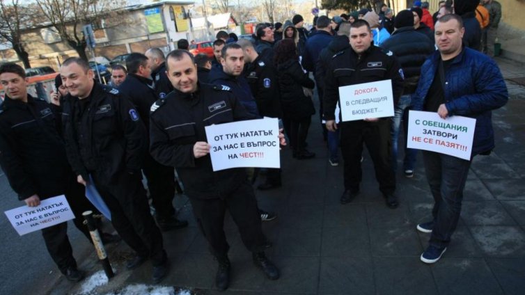 Служителите от затворите излязоха отново на национален протест  