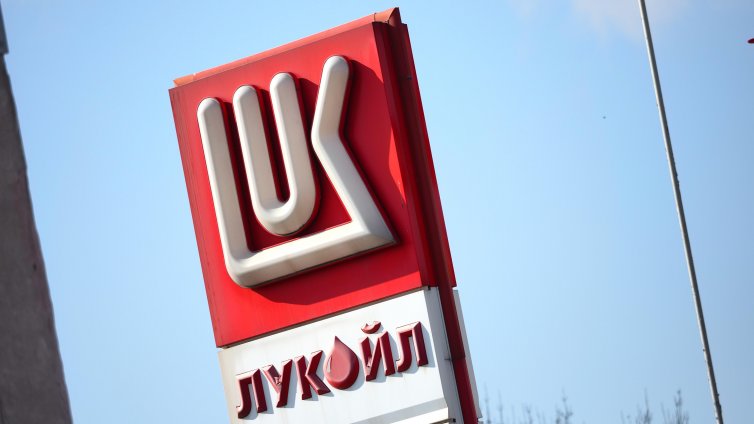 Великобритания издаде специален лиценз за българските дружества на "Лукойл"