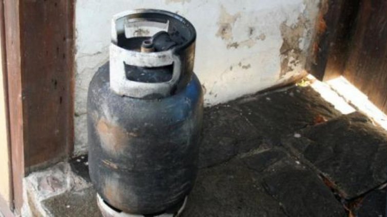 Възрастна жена пострада при взрив на газова бутилка