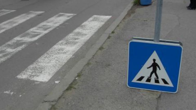 Шофьор блъсна дете в центъра и избяга