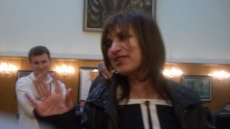 Каката на премиера дебютира в парламента... Хареса й