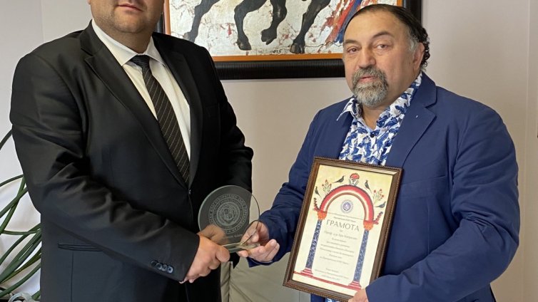 Проф. д-р Ара Капрелян получи високо отличие
