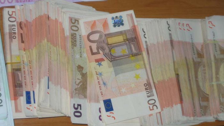   34 200 евро по тялото на румънка откриха митничари на Капитан Андреево