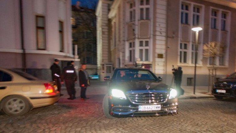 МВР прибра и Майбаха на Васил Божков  