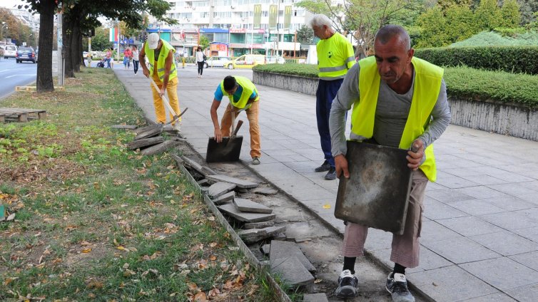 Започна изграждането на велоалея по бул. "Владислав"