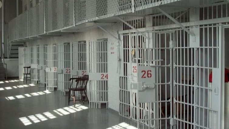 Повече надзиратели в затворите, но от следващата година