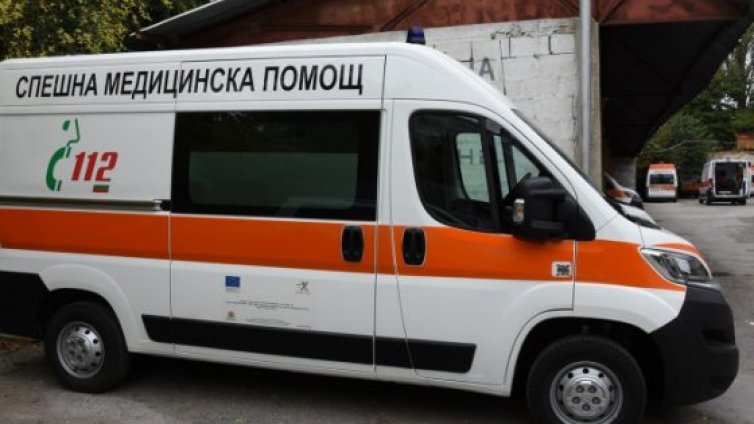 Гасиха пожар в бараките на "Бърза помощ" - Варна