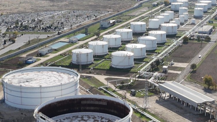  Александър Николов за "Лукойл": Стряскащо е решението за въвеждане на временна забрана на износа