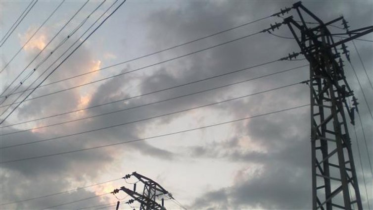 Жена загина след токов удар – спъна се в провиснал кабел