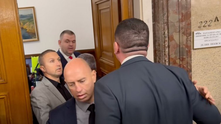 Жесток скандал в НС между Пеевски и Мирчев ВИДЕО