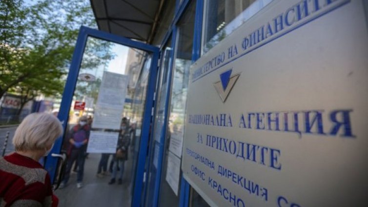 НАП погна онлайн търговците! Търси данъци за 96 млн. лв. приходи