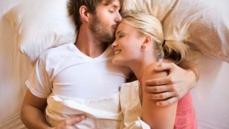 5 двойки зодии, които са съвместими само в леглото- БЛИЗНАЦИ И РАК