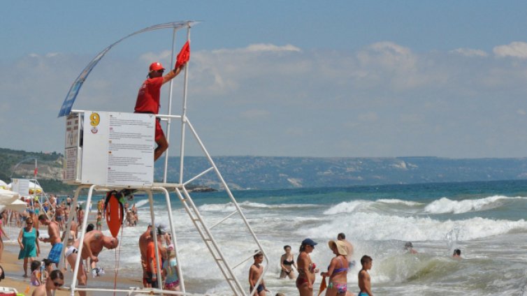 Подготвят водноспасителната дейност на неохраняемите плажове в областта