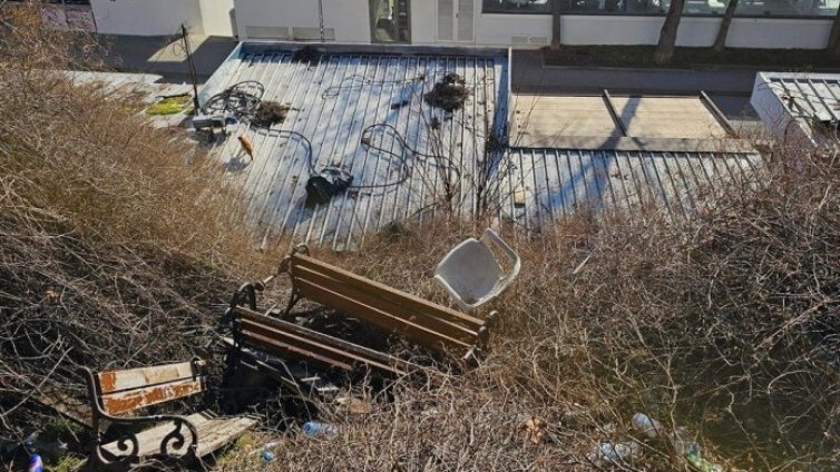 Пейките в Морската градина на Варна станаха обект на поредна вандалщина