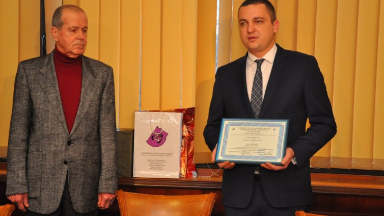Учителите отличиха Портних за кмет на годината