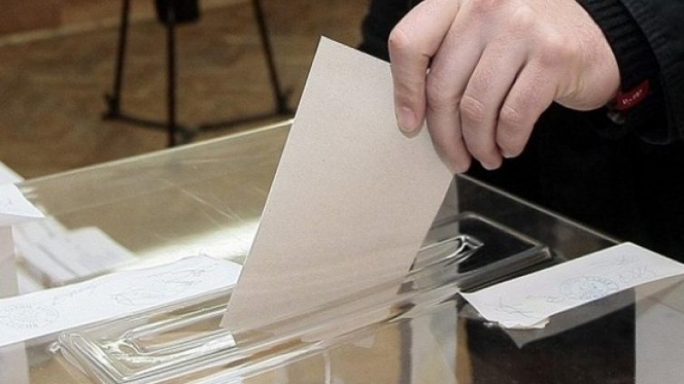 Гърците поеха към урните, гласуват предсрочно за парламент