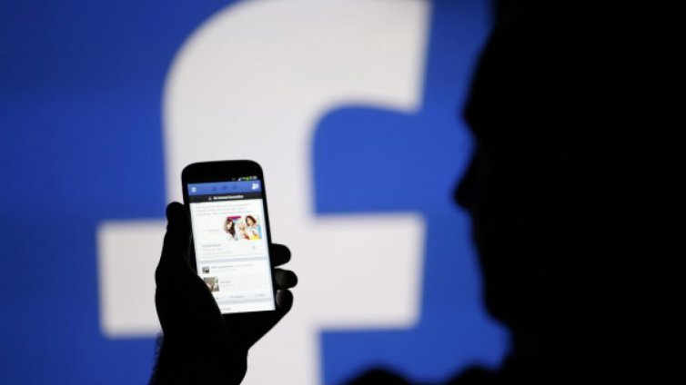 Facebook снесъл на властите ни инфо за двама българи