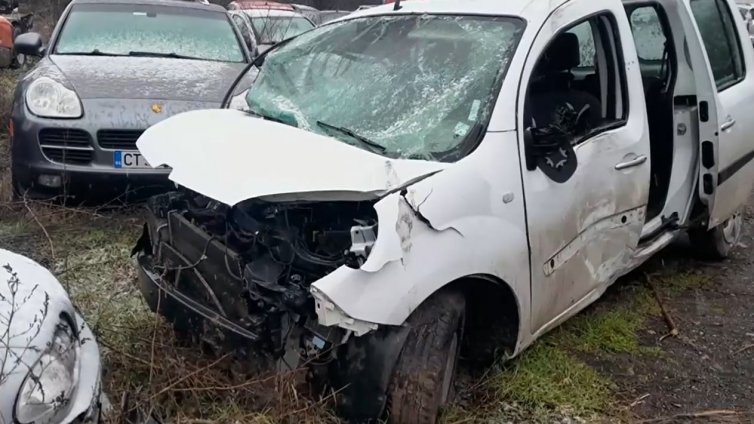 Пиян полицай с 2,2 промила помете кола с 8-годишно дете и баща му