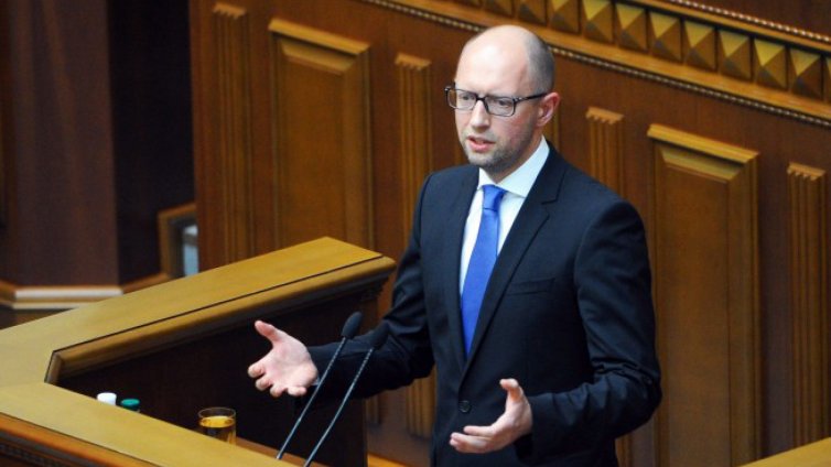 Украинският премиер подаде оставка по телевизията