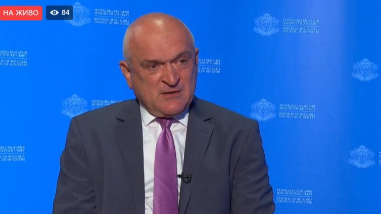Премиерът отговаря на въпроси във Фейсбук (НА ЖИВО)