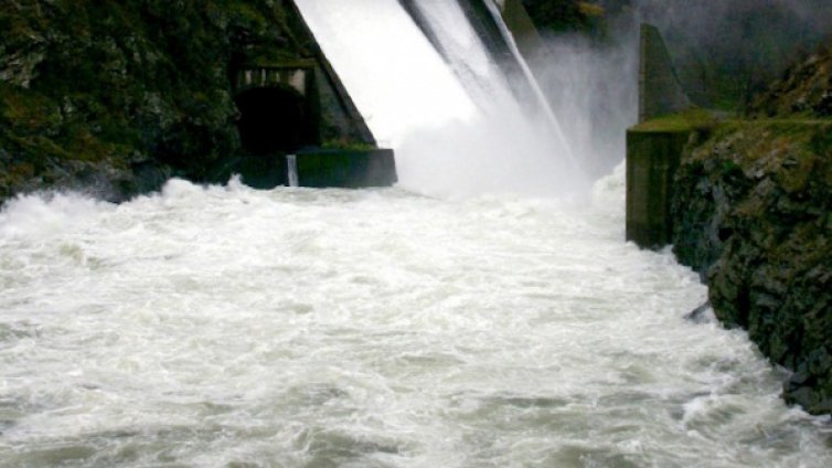 Язовирът край Берковица прелива