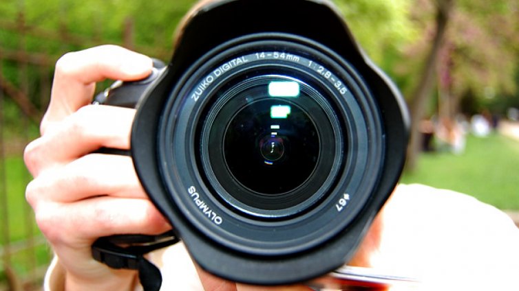 Холандски фотограф учи варненчета да снимат