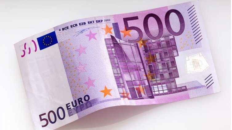 Във Варна: Хванаха суперменте на банкнота от 500 евро