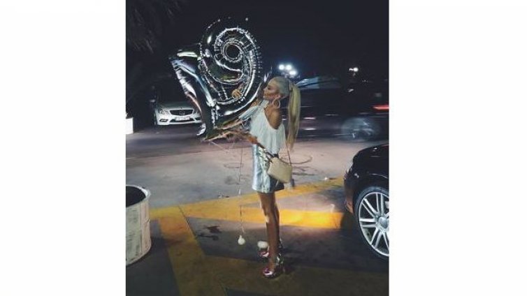 Тита стана на 19, черпи на морето