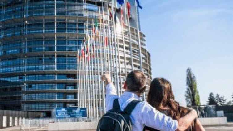 5 държави избират евродепутатите си днес