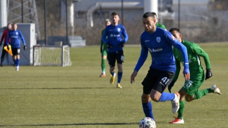 "Моряците" продължават да търсят крило