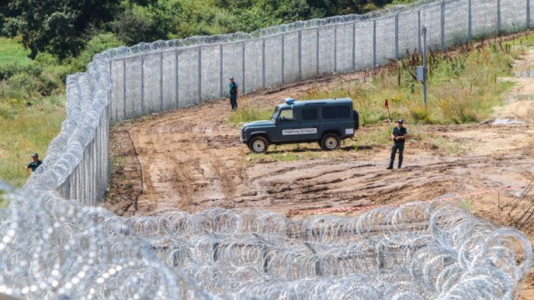 Турският посланик: Оградите не са решение на бежанския проблем