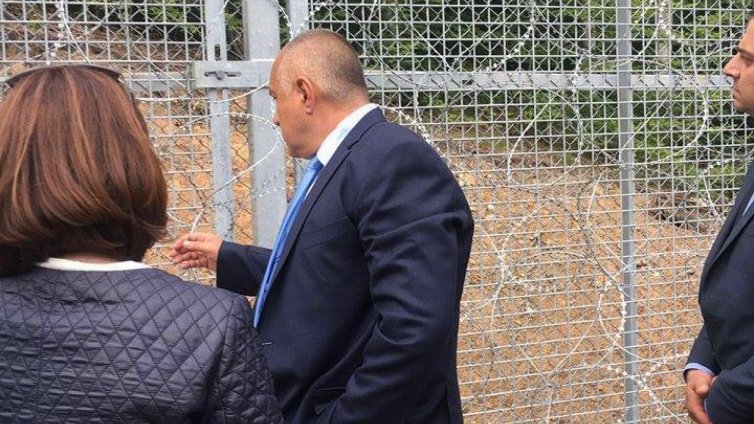 Огромна част от преградното съоръжение на българо-турската граница е изградено