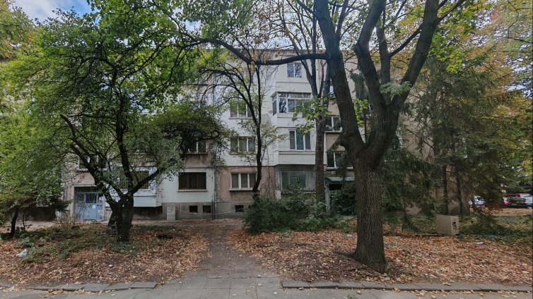 Всеки втори млад човек у нас живее в пренаселено жилище