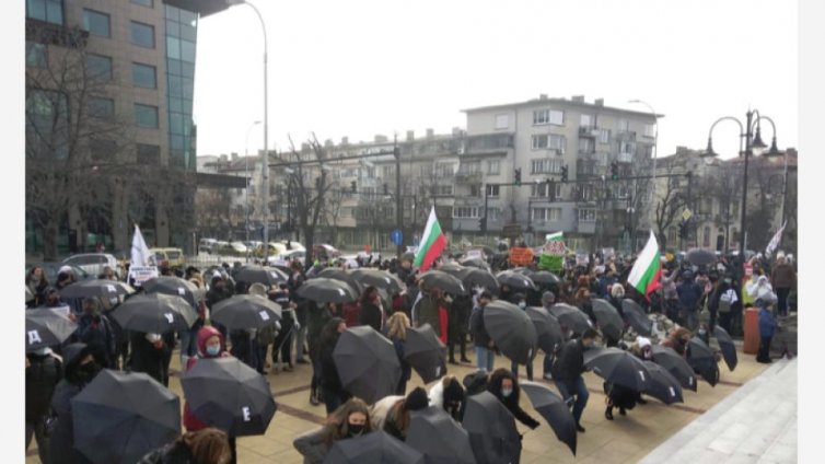 Танцови школи излязоха на протест във Варна