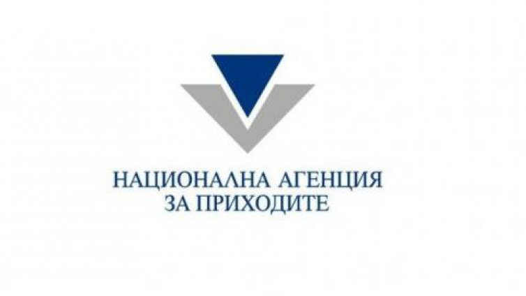 Данъчни на протест, не искат да ги съкращават