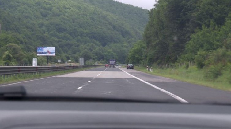 За шест месеца са засечени 142 случая на шофиране в аварийната лента на магистралите