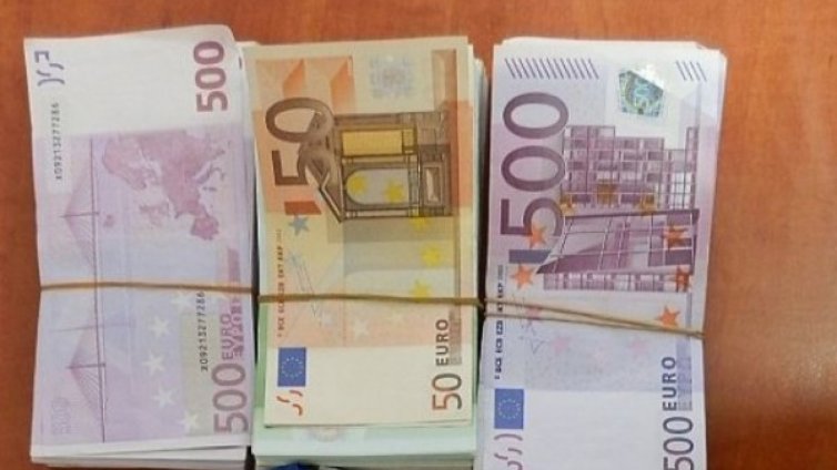 Митнически служители откриха контрабандна валута за над 250 000 лева