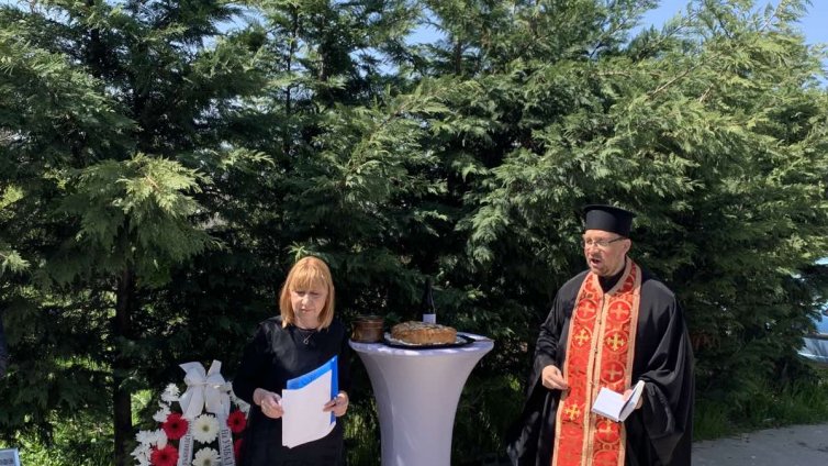 Поставиха паметна плоча на доц. д-р Димитър Клисаров във Варна