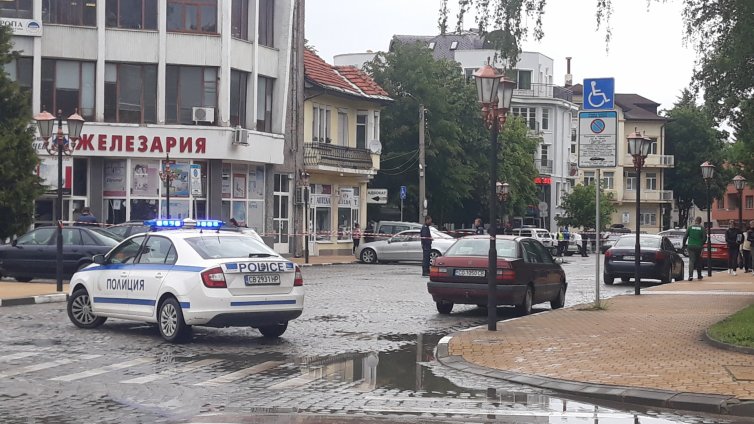 Повдигнаха обвинение на мъж, блъснал 2 пъти жена в Самоков