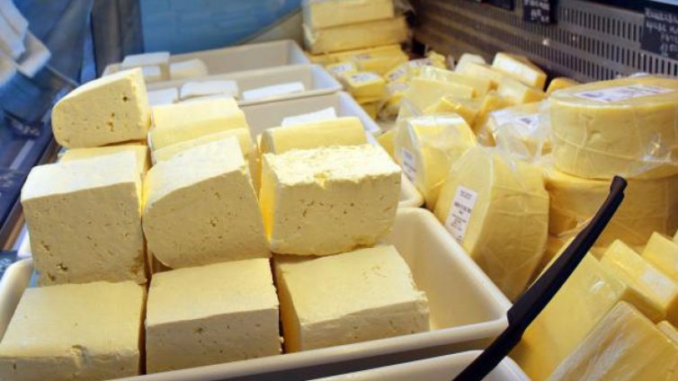 Слагат край на палмовото масло в кашкавала и сиренето