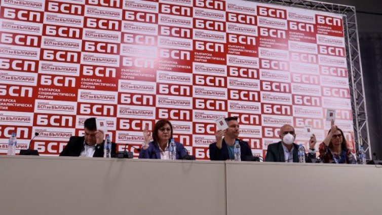 Нинова повежда червената листа във Варна