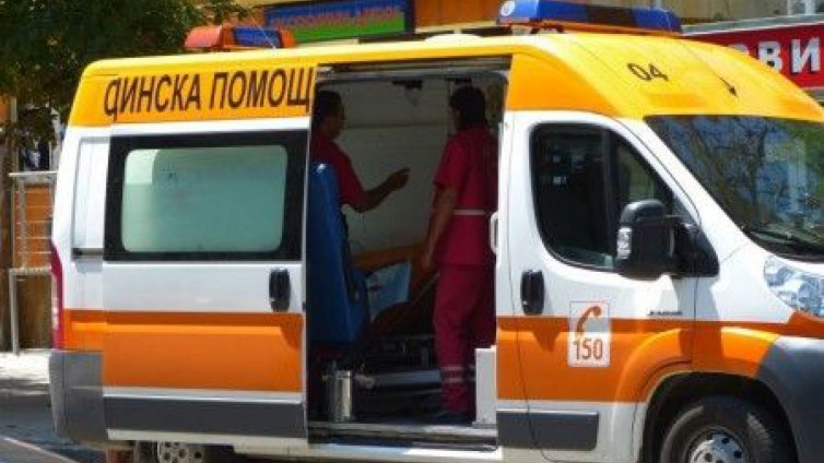 Лекарка от „Бърза помощ“ във Варна се потроши при тръгване за адрес
